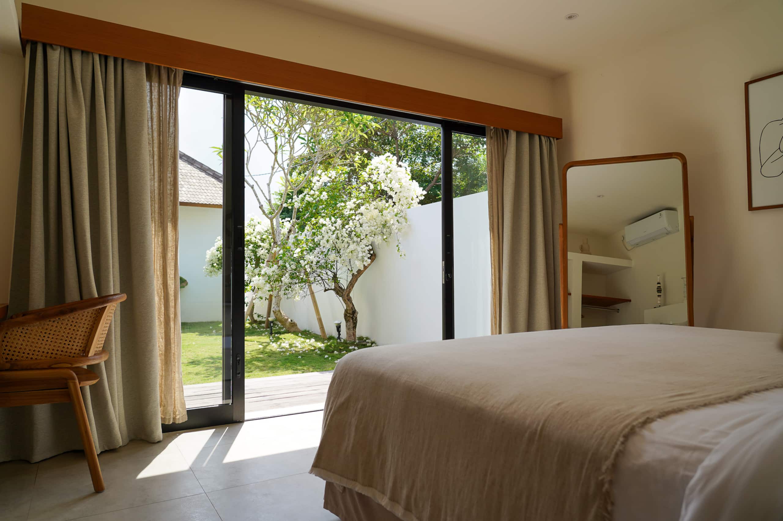 Exclusive 6BDR Seminyak Villa/ 5mn walk to beach 24