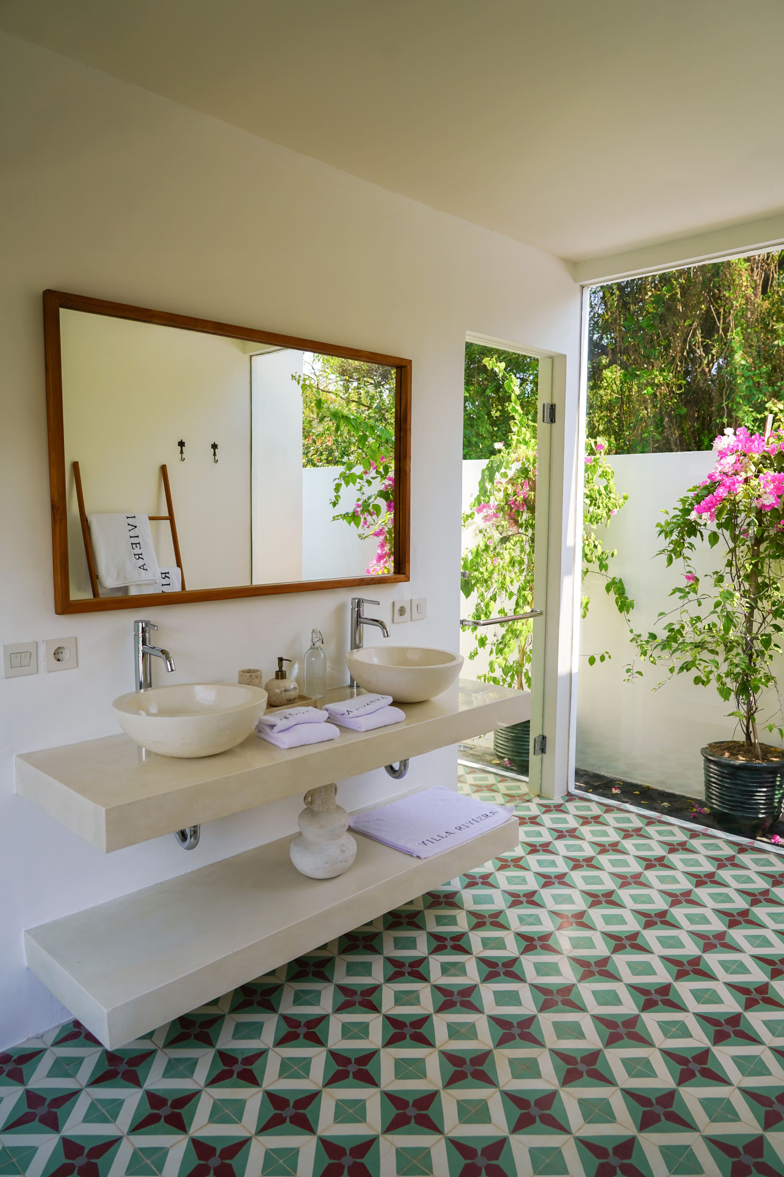 Exclusive 6BDR Seminyak Villa/ 5mn walk to beach — photo 5