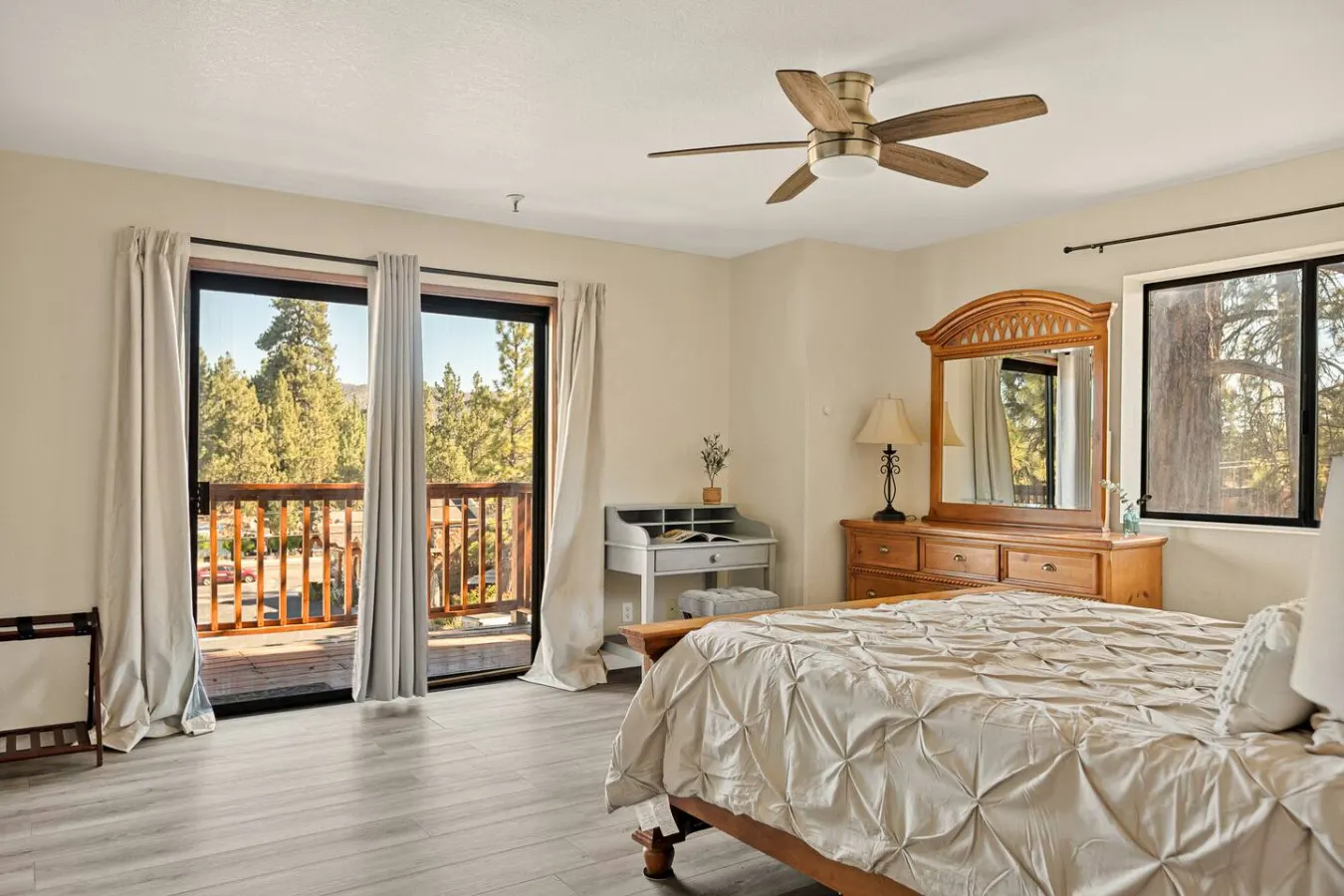 Mtn-View Condo Near Snow Summit w/ Fireplace & Deck 20