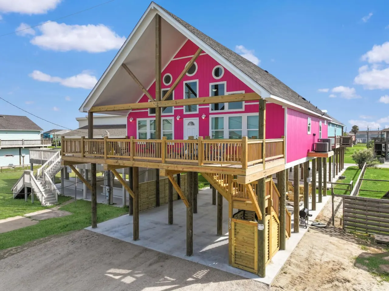 Getaway Gulf Main Floor, Bolivar Peninsula, Sleeps 14, 4 Bedrooms, 3 King Rooms, Walk to Beach, In Town 16