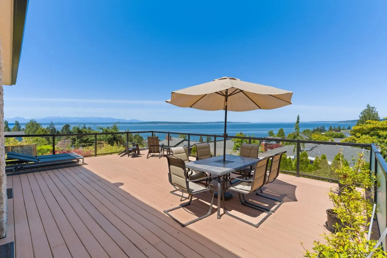 North Beach Modern Beach Access & Private Yard 4