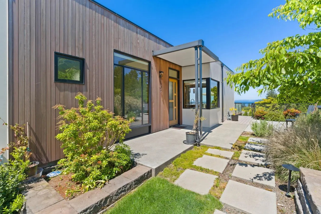 North Beach Modern Beach Access & Private Yard 6