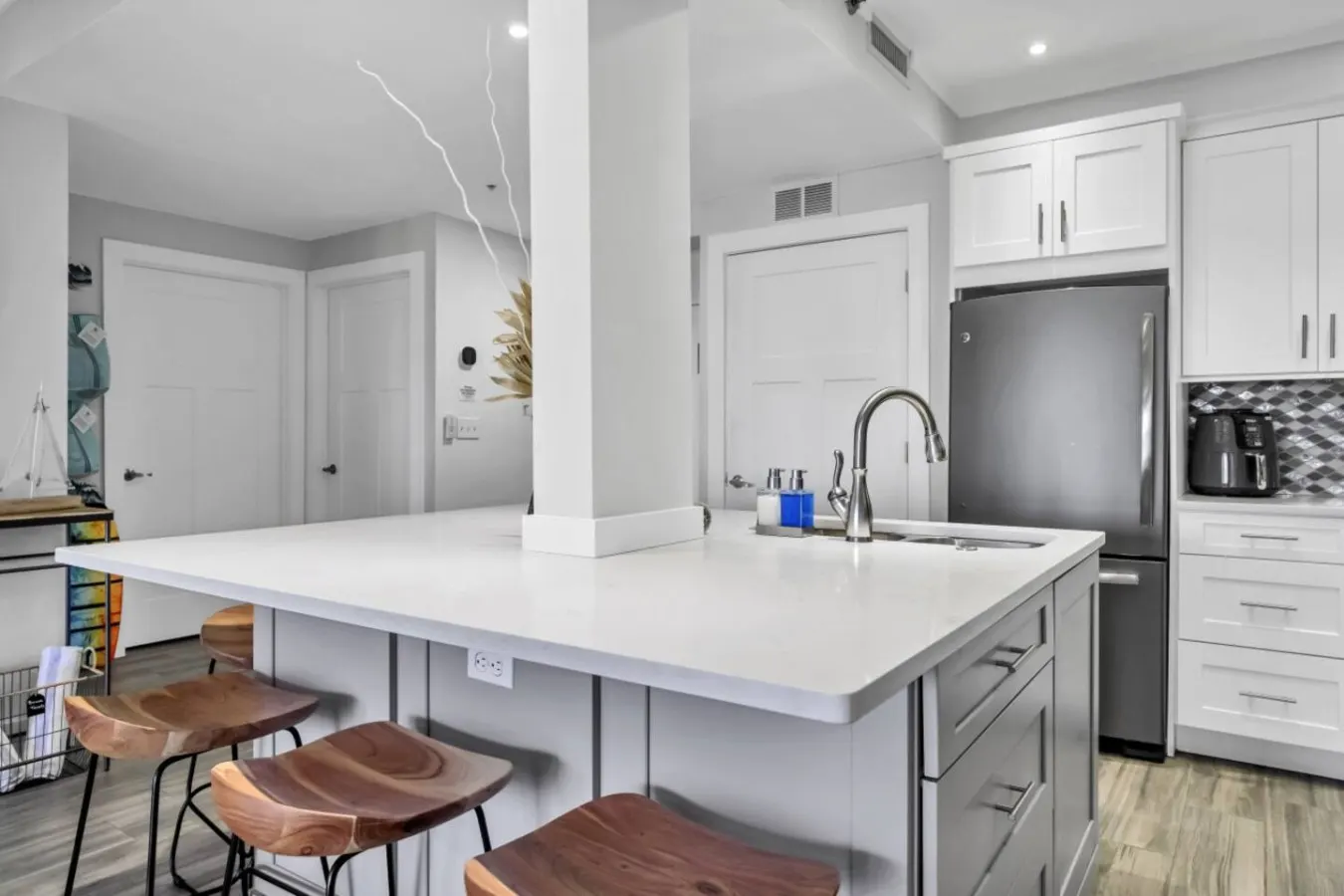Stunning beach views *Not your grandma’s condo* 15