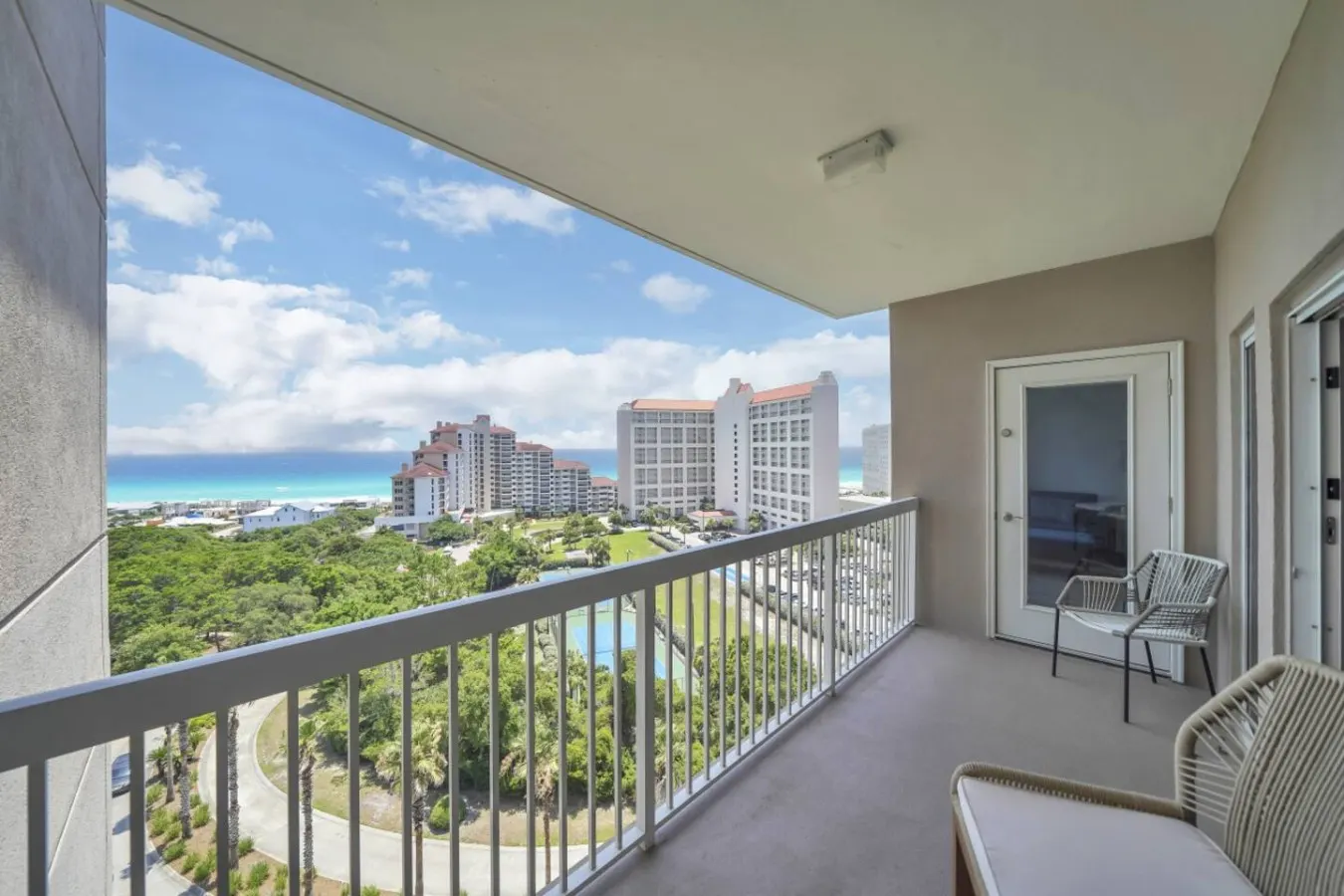 Stunning beach views *Not your grandma’s condo* — photo 5
