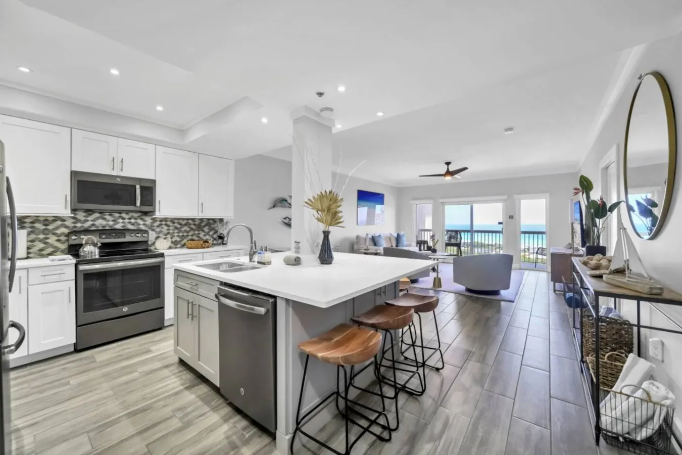 Stunning beach views *Not your grandma’s condo* 7