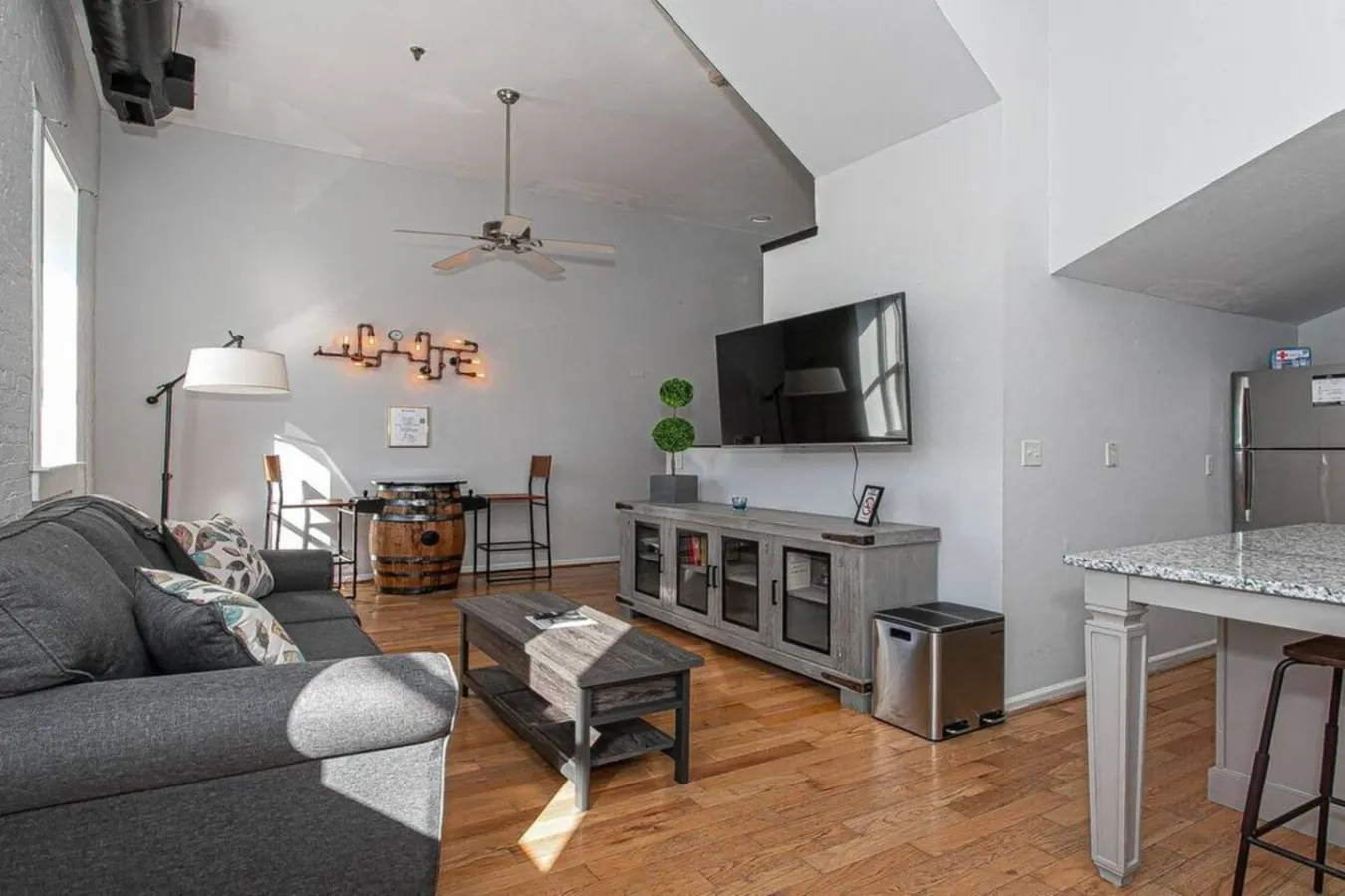 Luxury Flat On Jackson • Walk to Food & Drinks