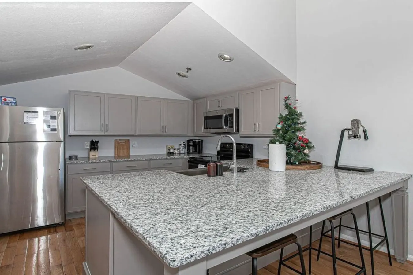 Luxury Flat On Jackson • Walk to Food & Drinks — photo 4