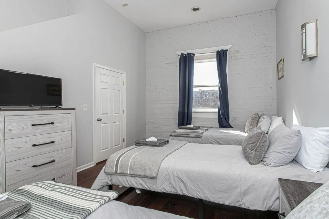 Luxury Flat On Jackson • Walk to Food & Drinks — photo 5