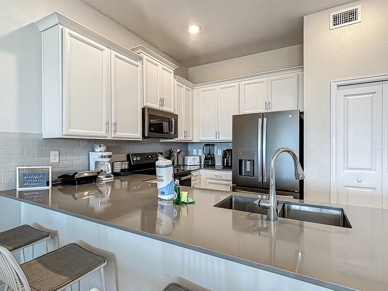 Stylish 3-Bedroom Townhouse in Champions Gate – Sleeps 12 + Resort Amenities! 10