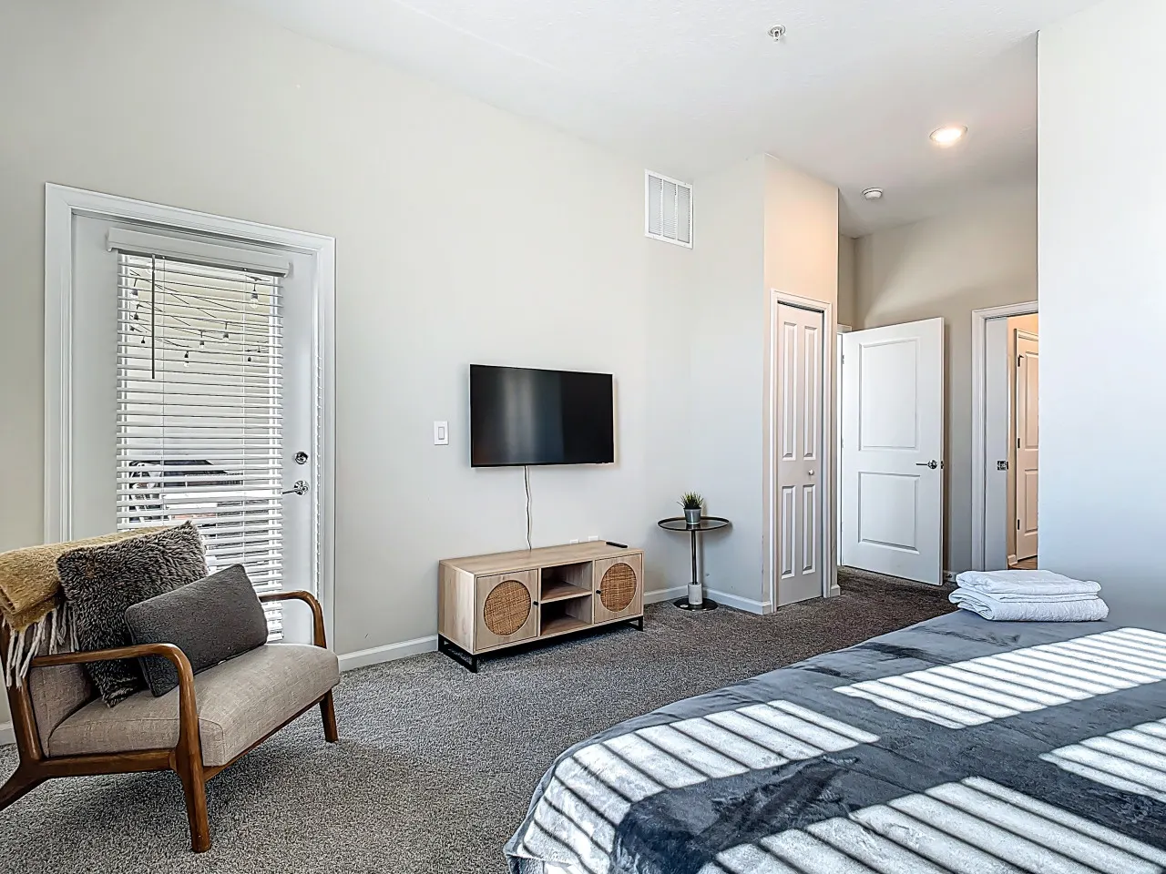 Stylish 3-Bedroom Townhouse in Champions Gate – Sleeps 12 + Resort Amenities! 13