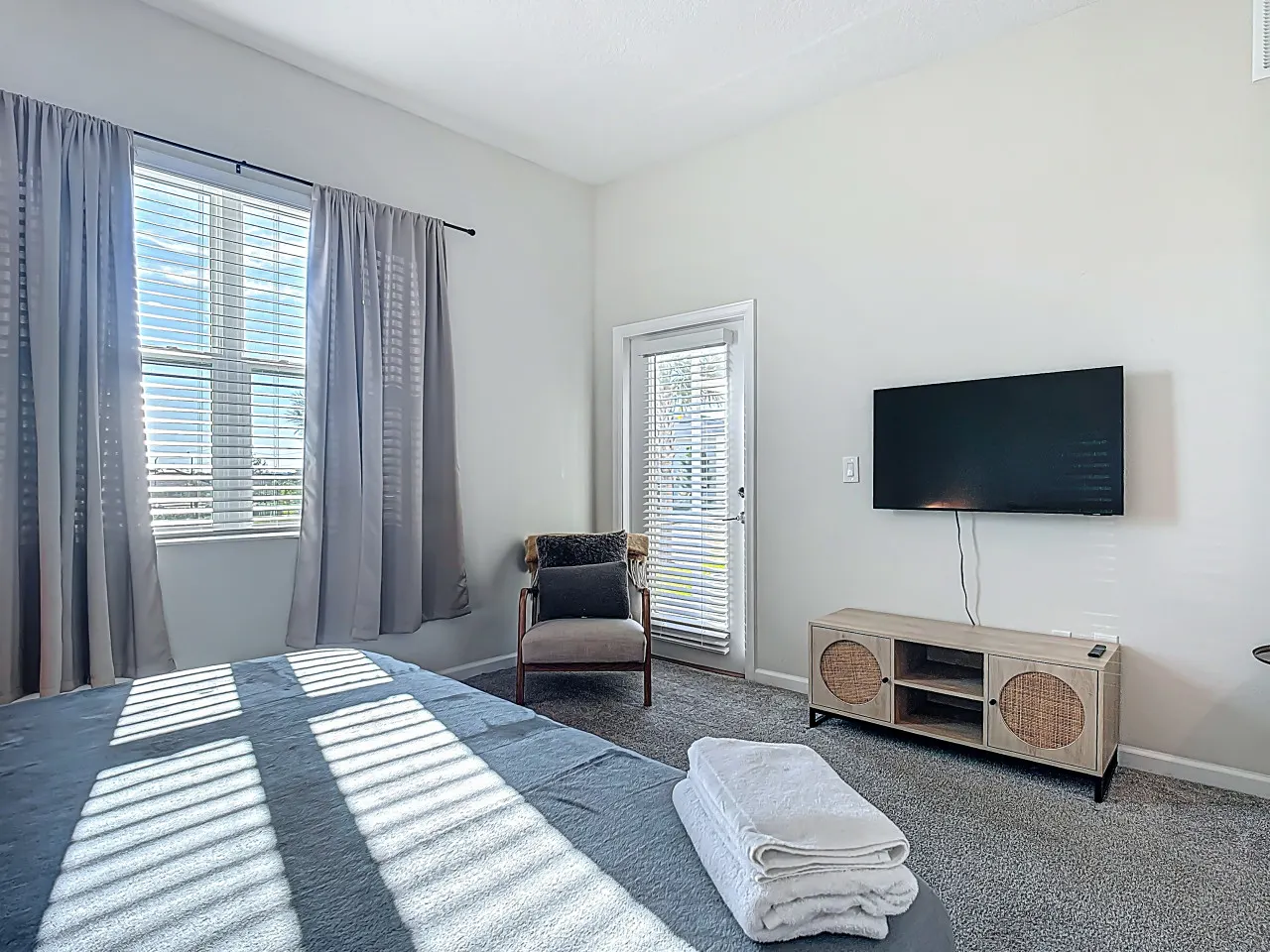 Stylish 3-Bedroom Townhouse in Champions Gate – Sleeps 12 + Resort Amenities! 14