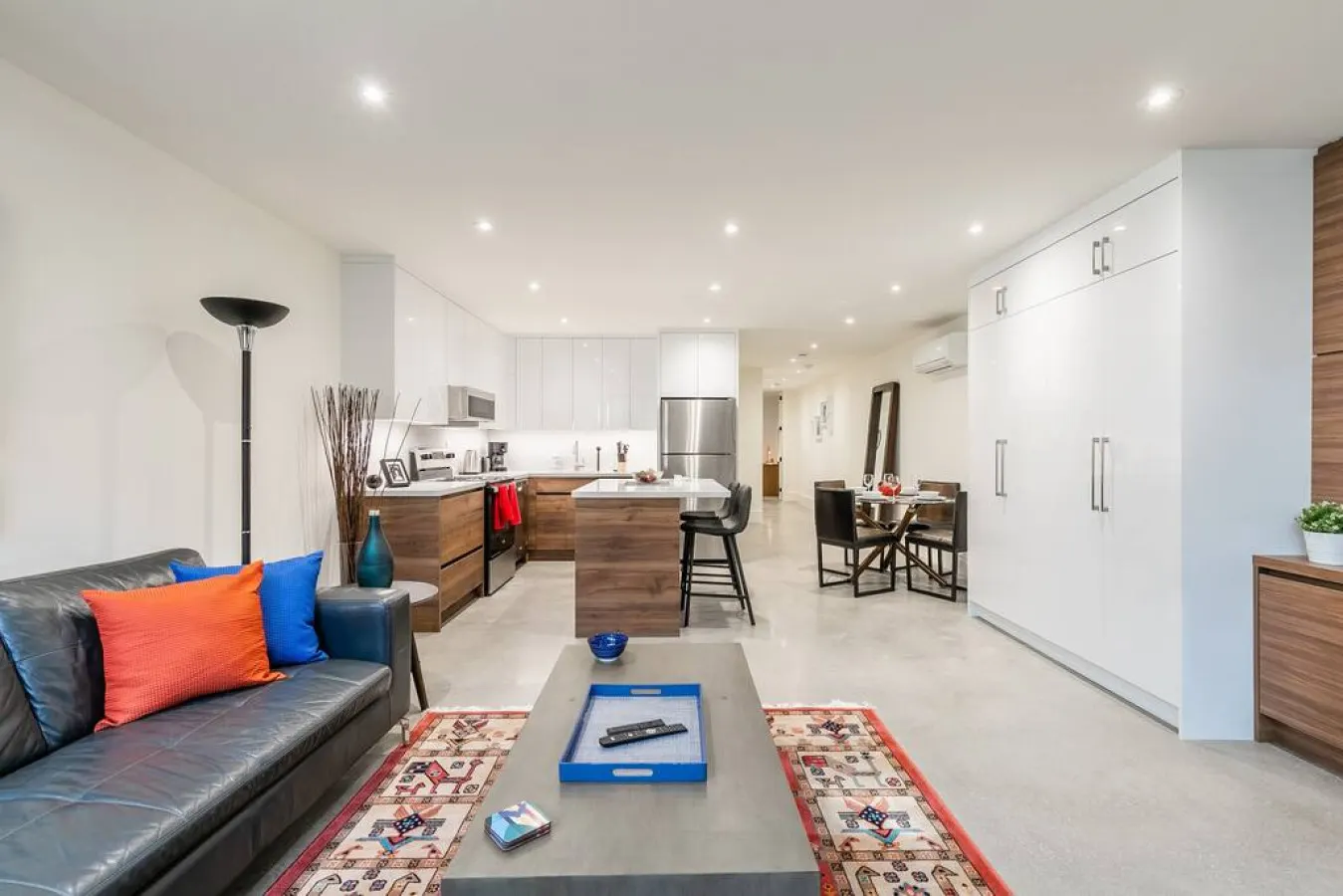 Beautiful 2BR Suite Prime Area Modern Design 11