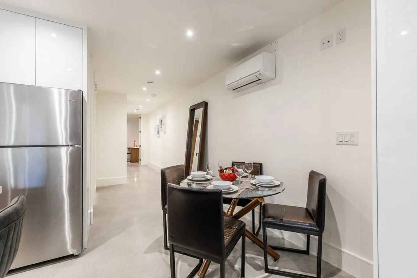 Beautiful 2BR Suite Prime Area Modern Design 17