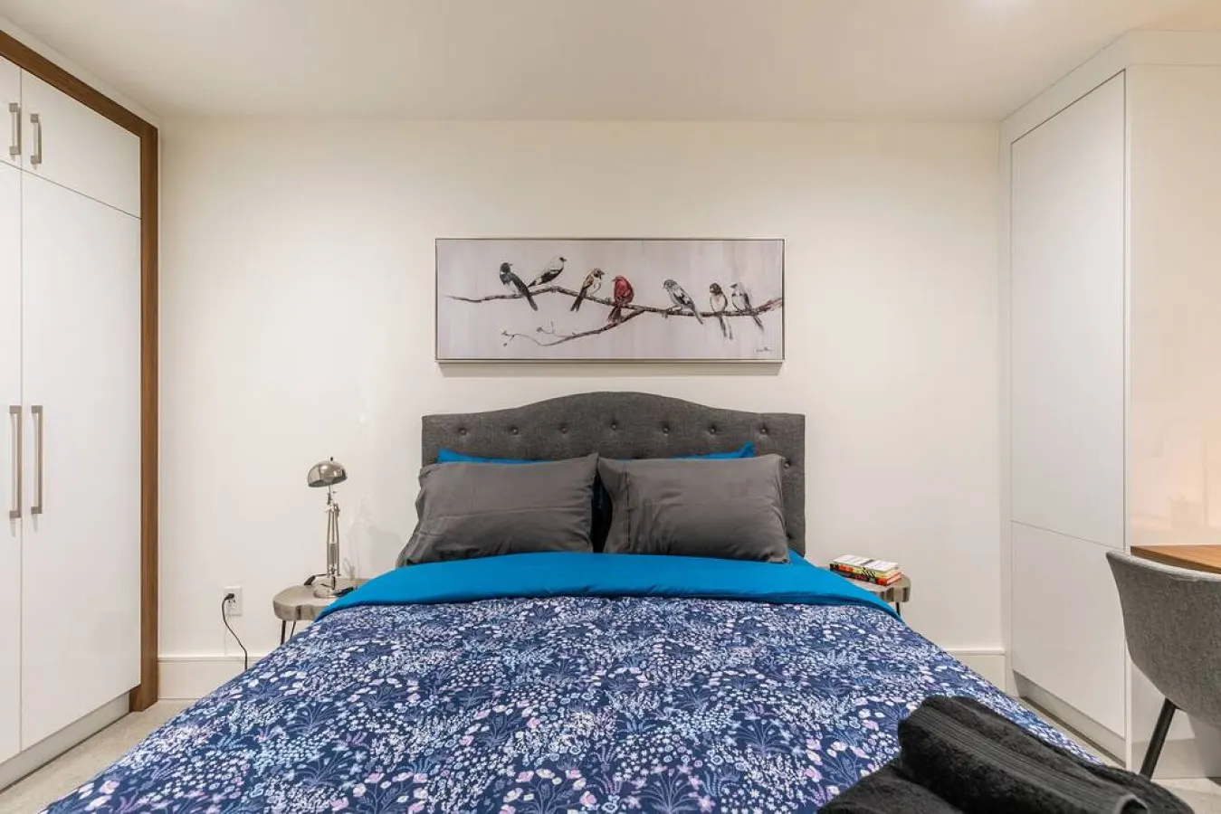 Beautiful 2BR Suite Prime Area Modern Design 19