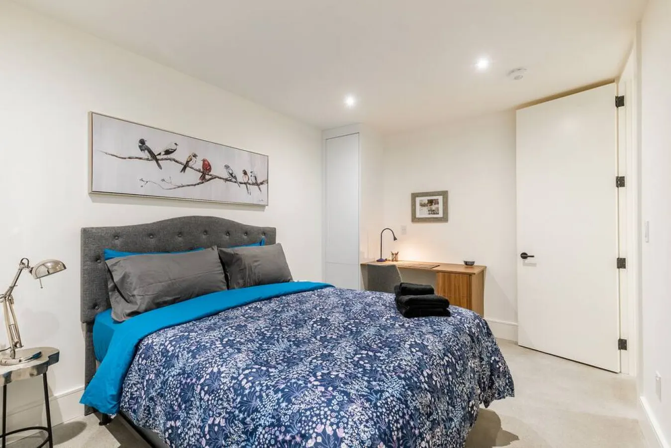 Beautiful 2BR Suite Prime Area Modern Design 20