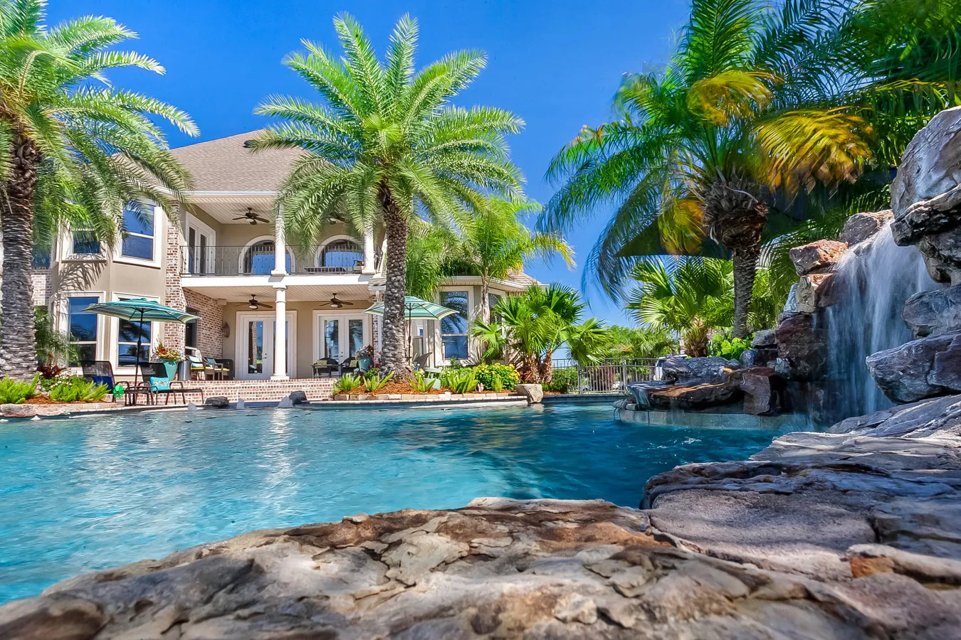 Lake Mansion Luxury Estate 12