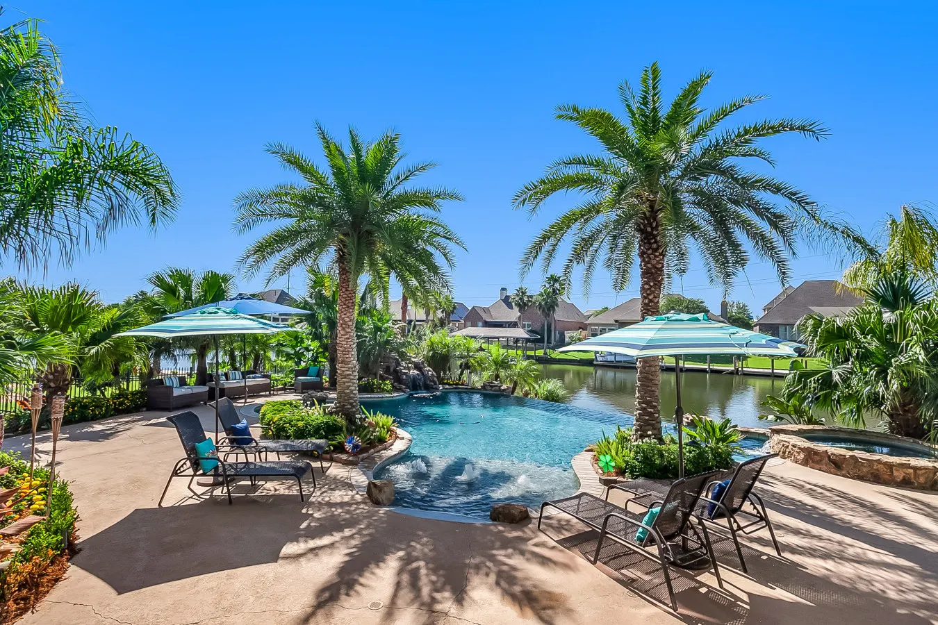Lake Mansion Luxury Estate 13