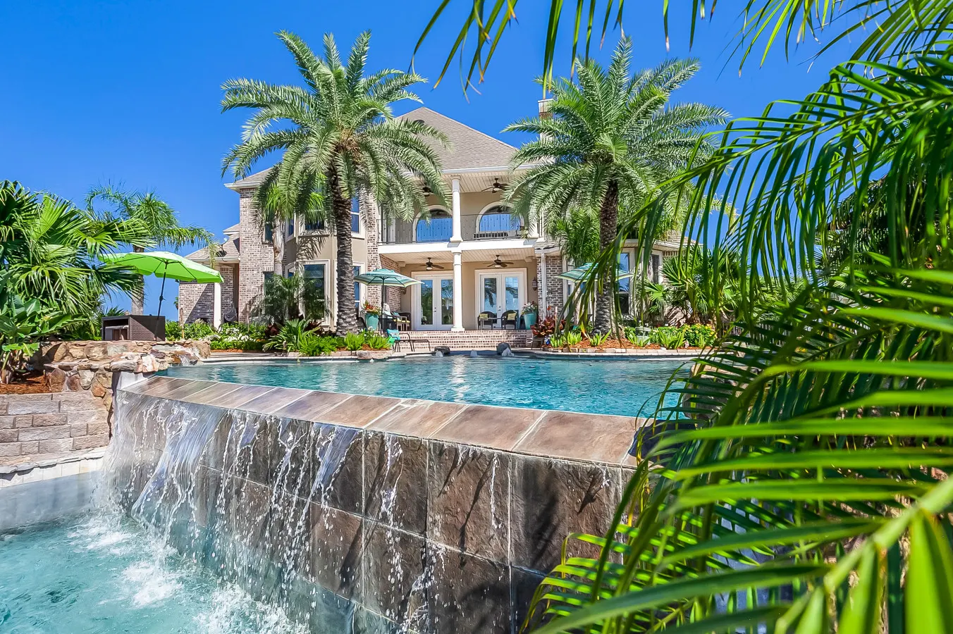 Lake Mansion Luxury Estate 16