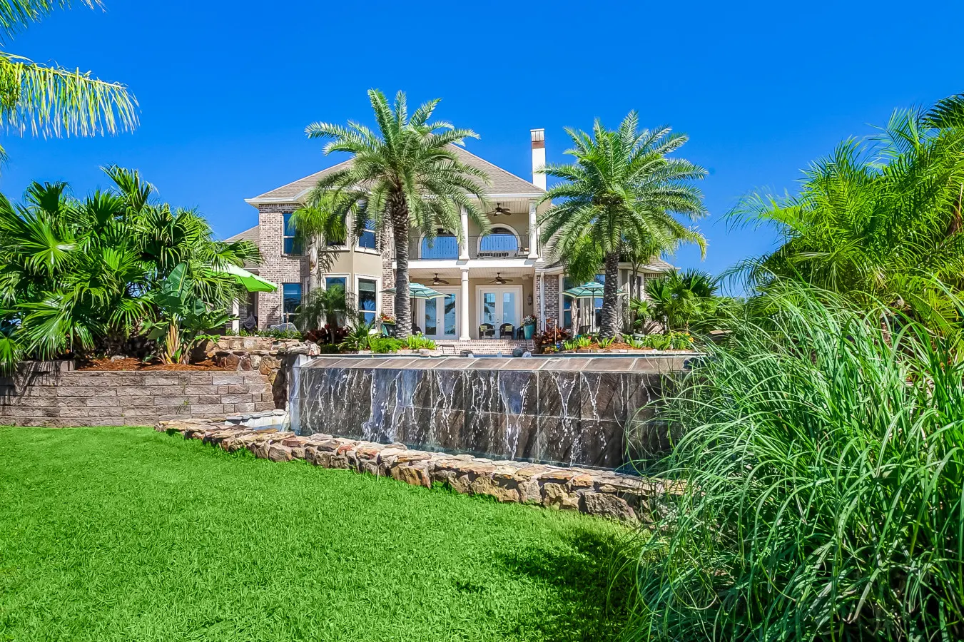 Lake Mansion Luxury Estate 17