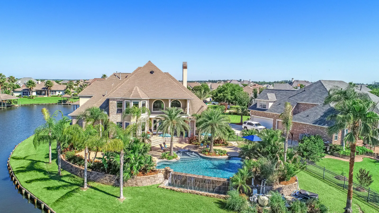 Lake Mansion Luxury Estate 19