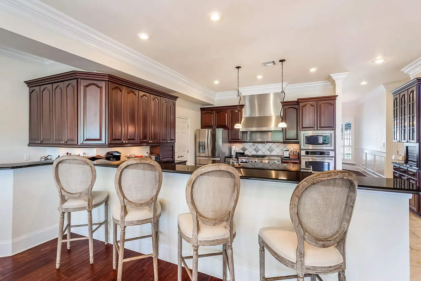 Lake Mansion Luxury Estate 6