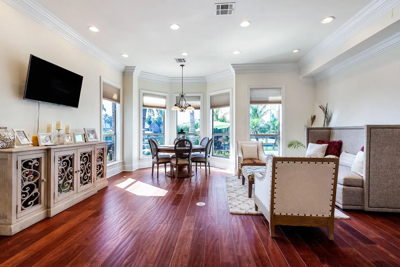 Lake Mansion Luxury Estate 8