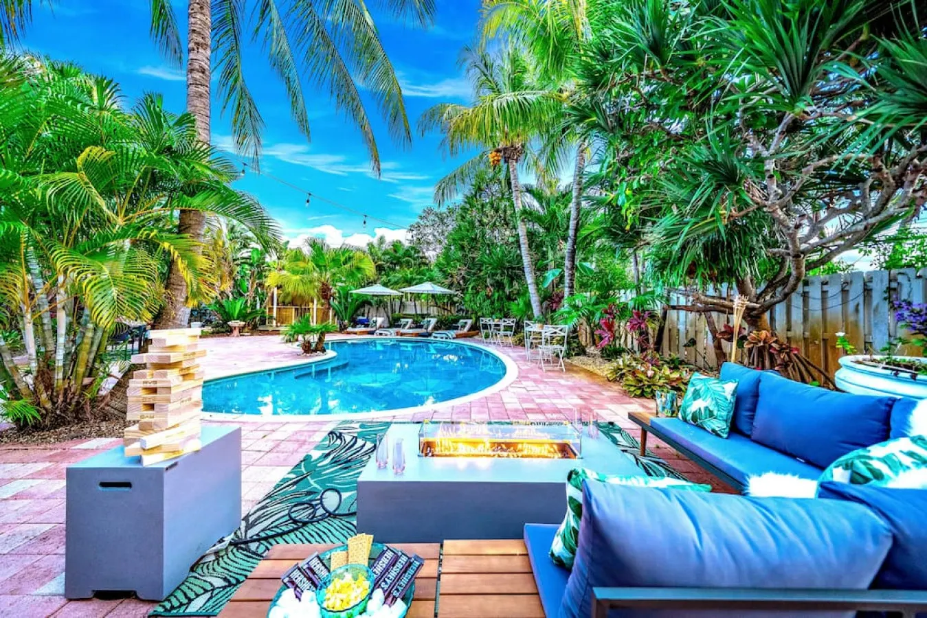 NEW! 5 BED/5 MIN TO BEACH/HTD POOL/HOT TUB/BAR