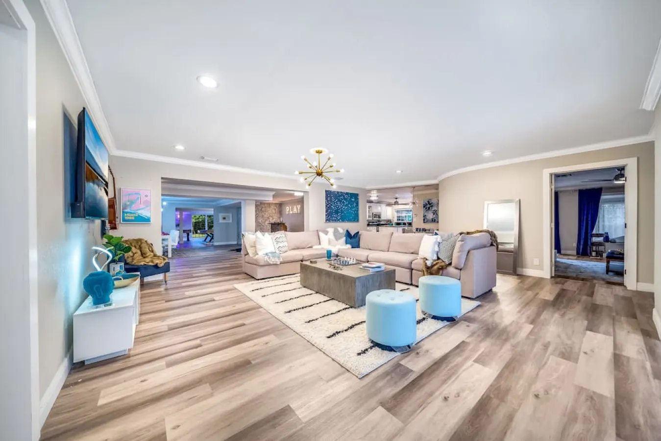 NEW! 5 BED/5 MIN TO BEACH/HTD POOL/HOT TUB/BAR 16