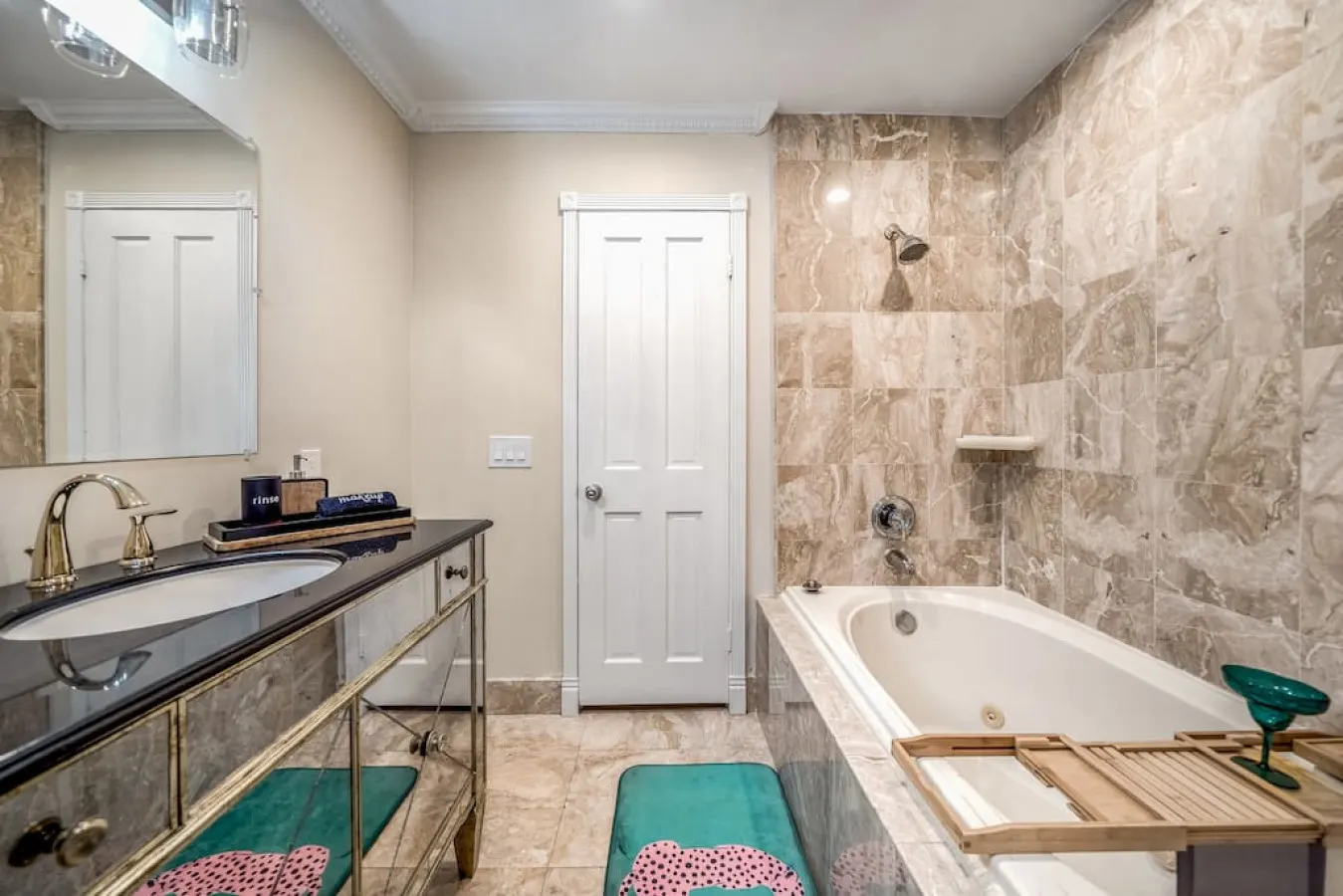 NEW! 5 BED/5 MIN TO BEACH/HTD POOL/HOT TUB/BAR 19
