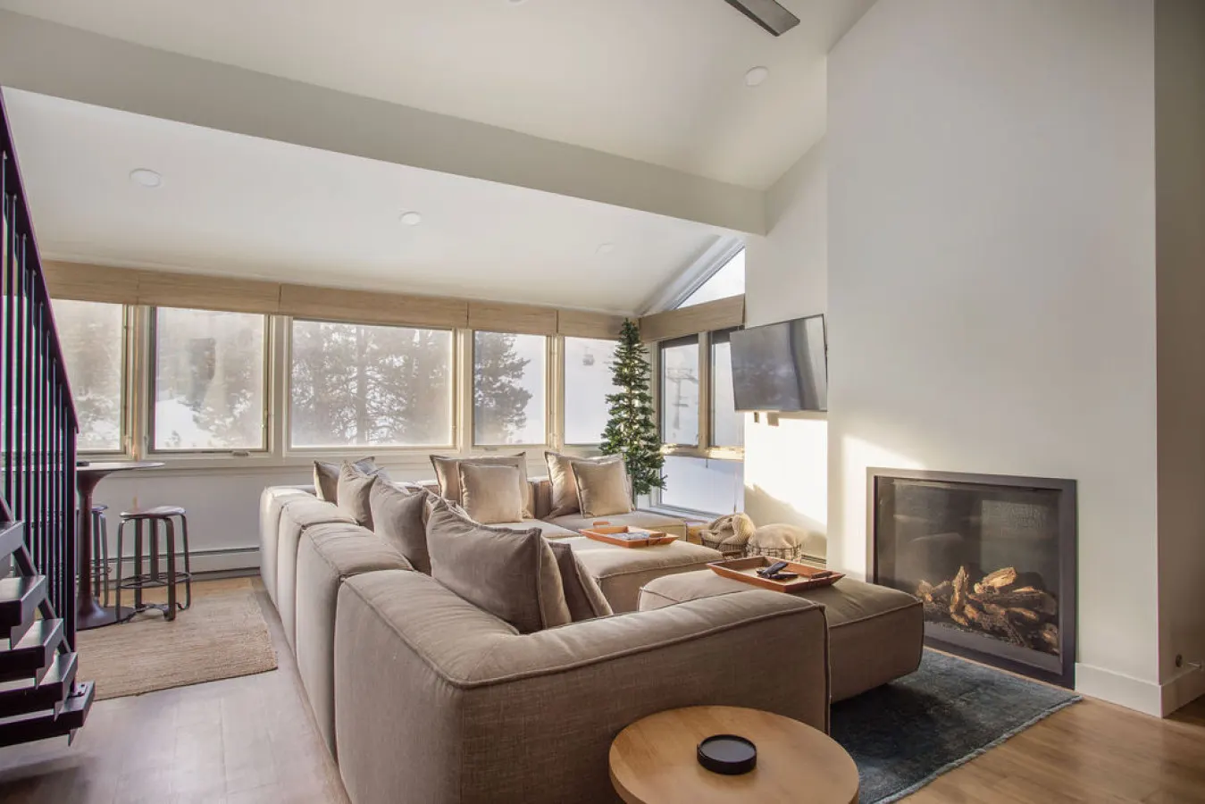 Luxe Copper Mountain Ski-In/Ski-Out Condo 10