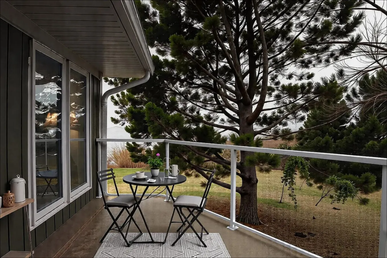 The Brentwood Waterfront Retreat 9