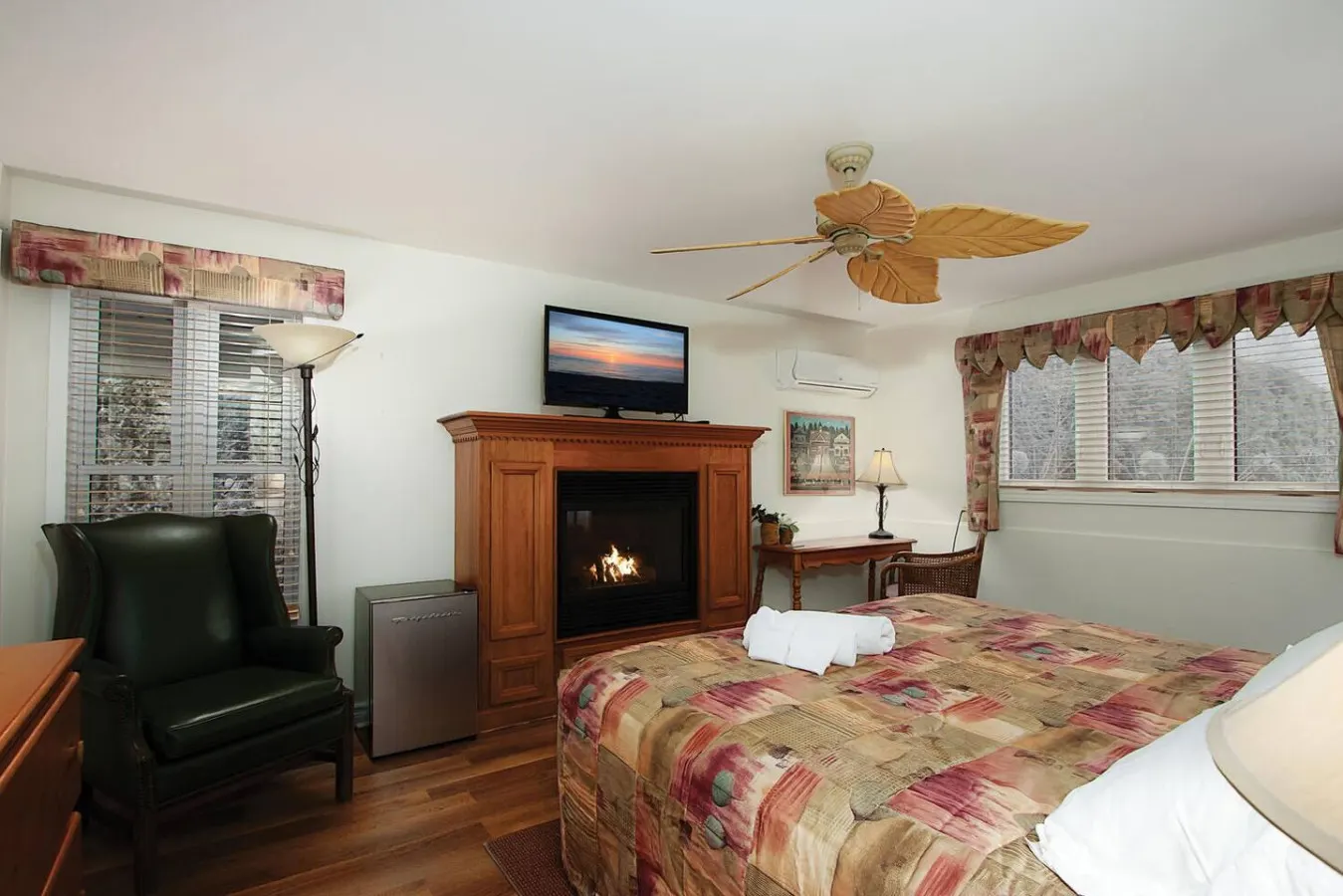 The Brentwood Waterfront Retreat 13