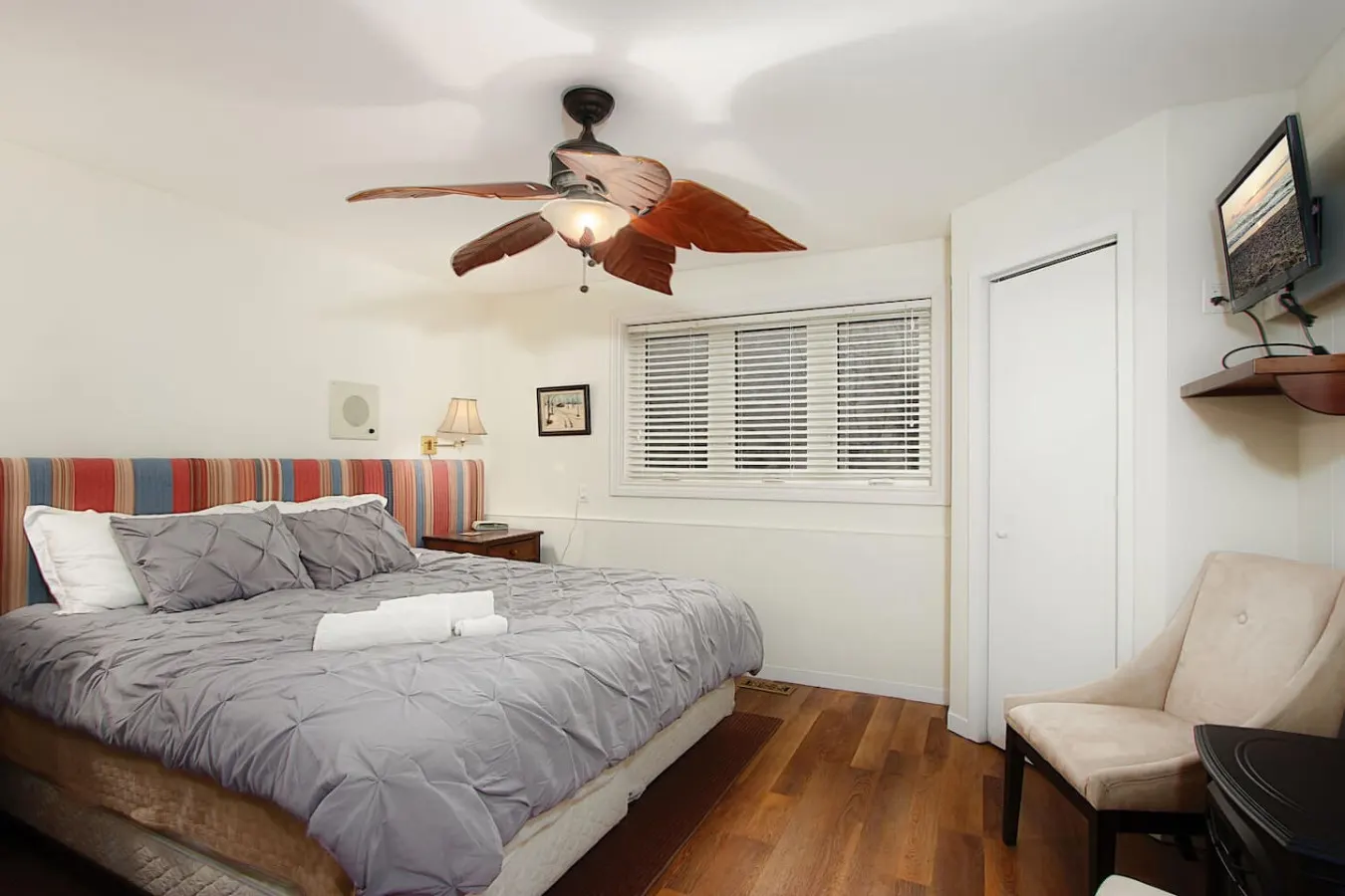 The Brentwood Waterfront Retreat 15
