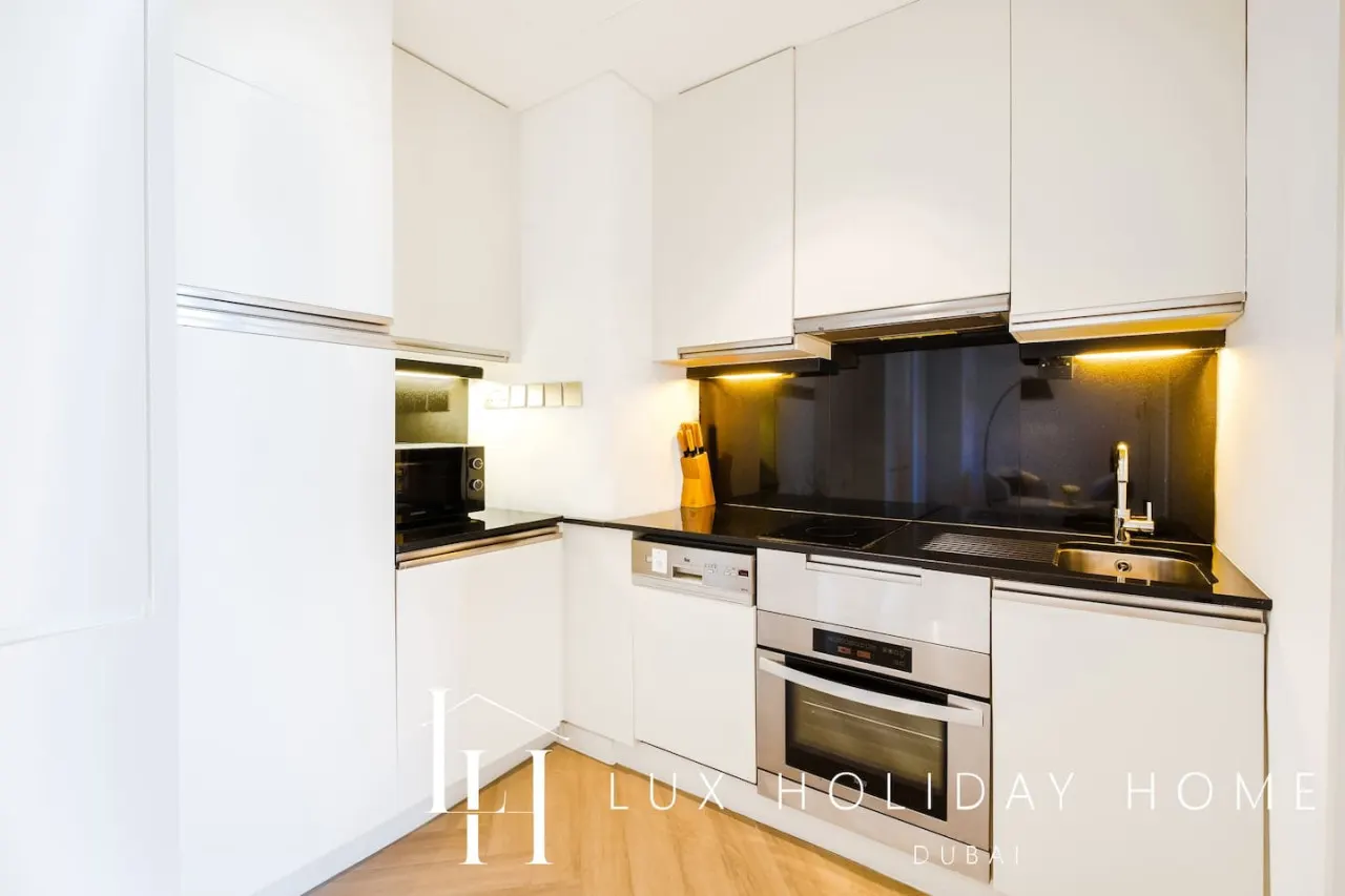 LUX The JW Marina Studio 2 10