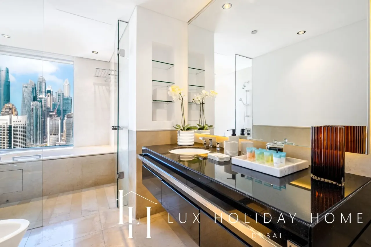 LUX The JW Marina Studio 2 15
