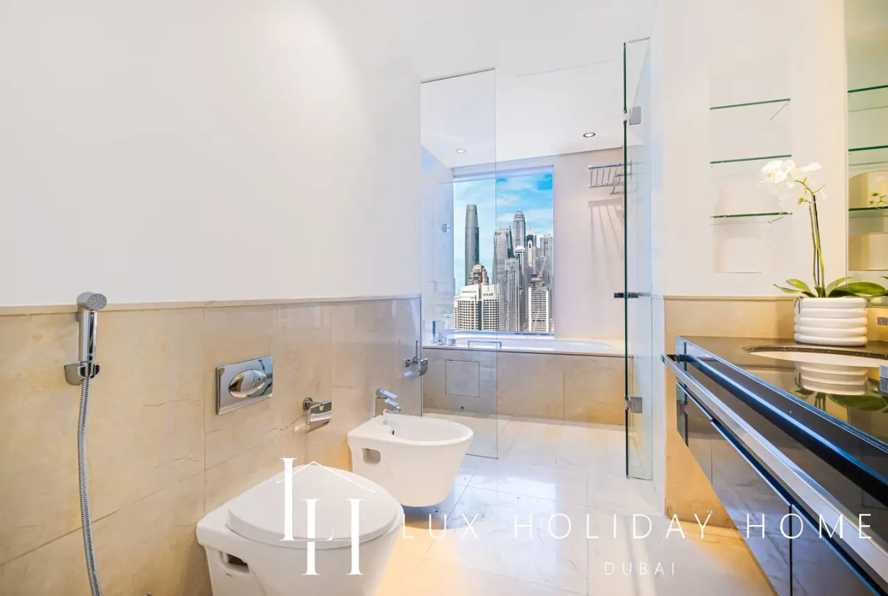 LUX The JW Marina Studio 2 16