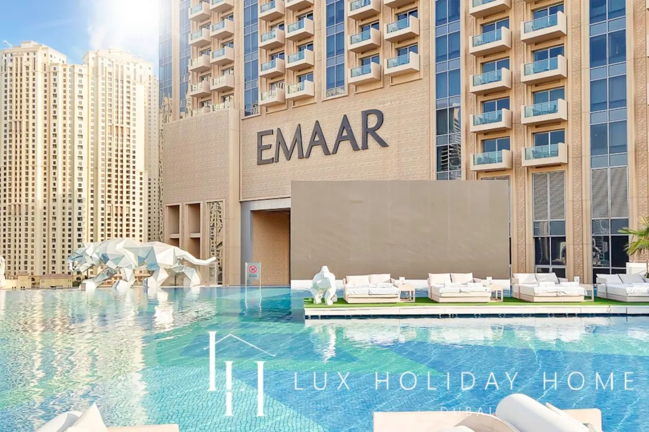 LUX The JW Marina Studio 2 18