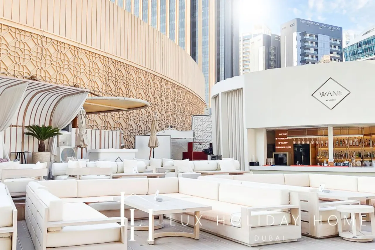 LUX The JW Marina Studio 2 20