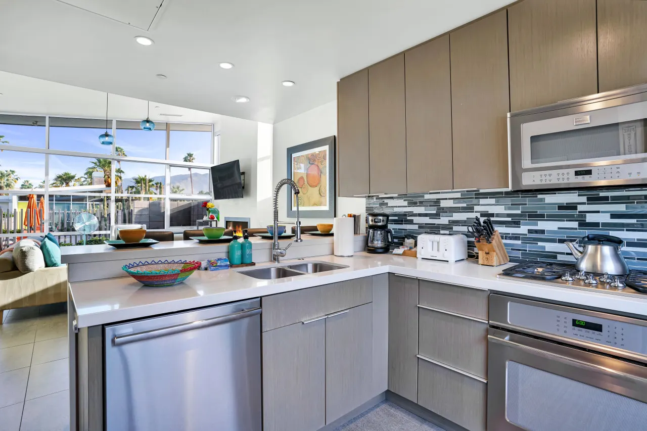 The Vista: Palm Springs, CA 9