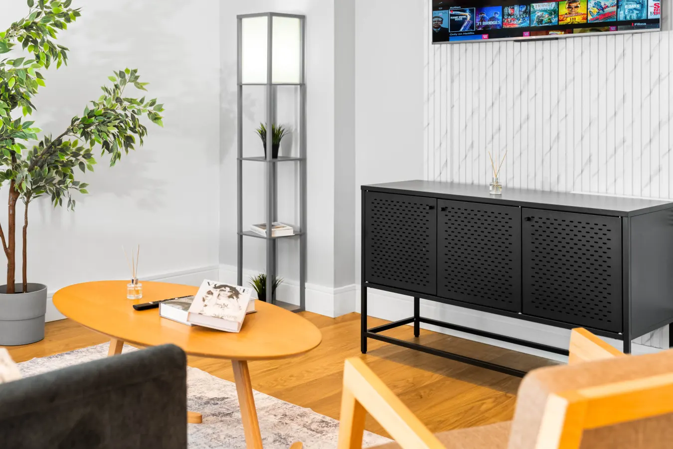 Luxury 2 Bedroom Apartment - Juliet Balcony - Fast WiFi - Netflix 15