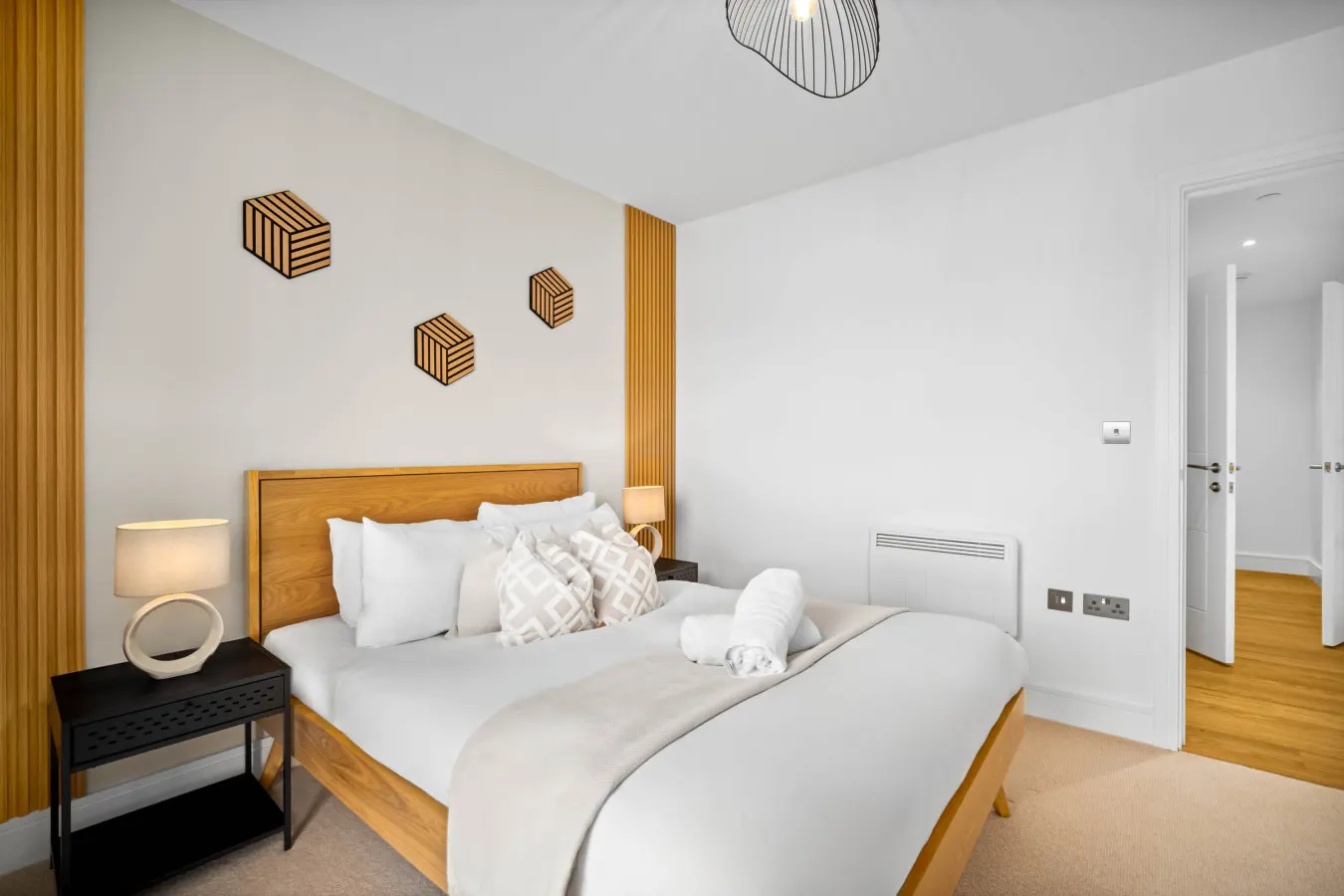 Luxury 2 Bedroom Apartment - Juliet Balcony - Fast WiFi - Netflix 20
