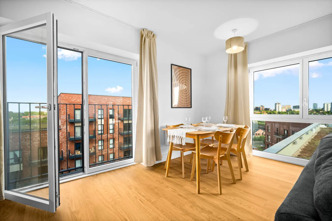 Luxury 2 Bedroom Apartment - Juliet Balcony - Fast WiFi - Netflix 7