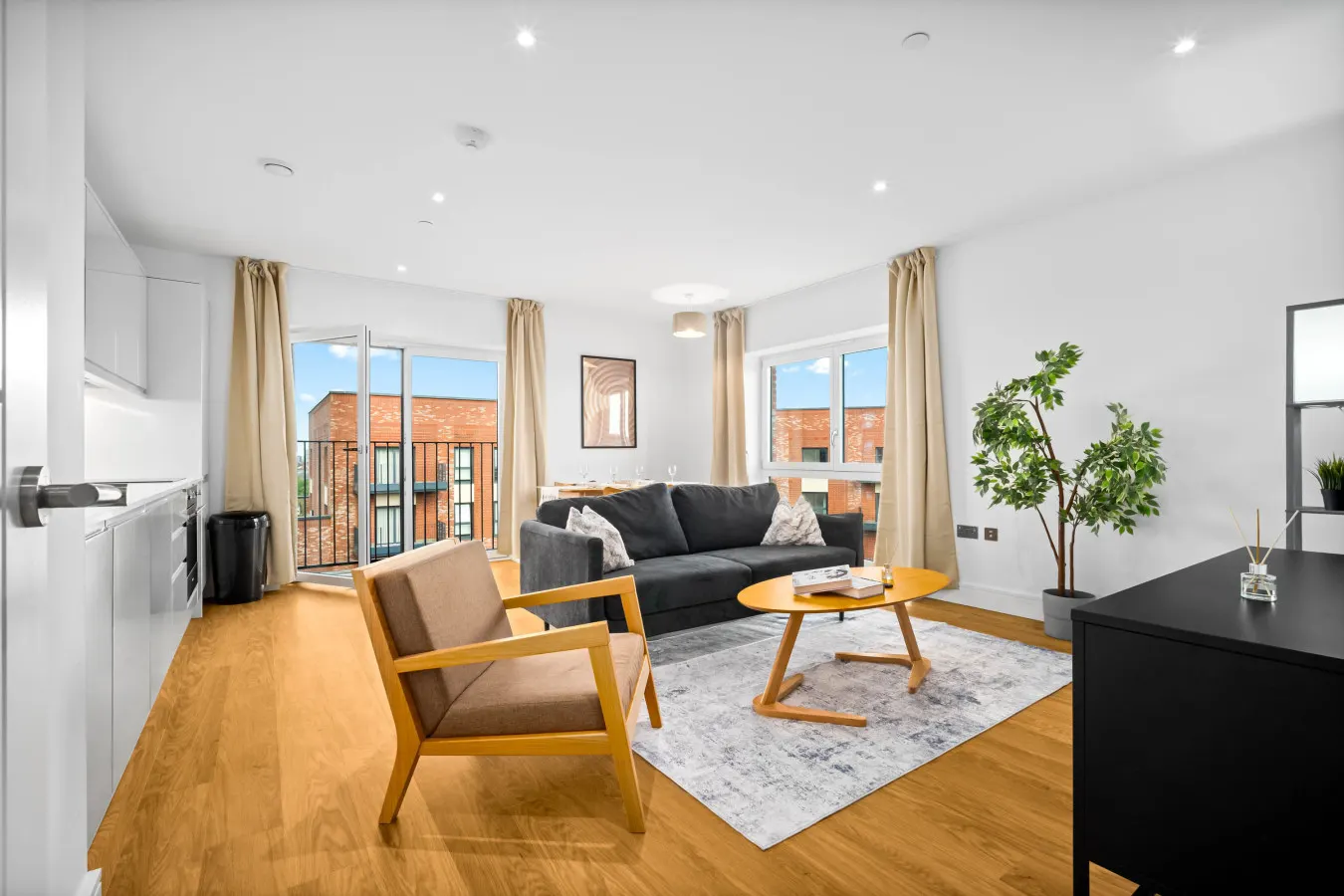 Luxury 2 Bedroom Apartment - Juliet Balcony - Fast WiFi - Netflix 8