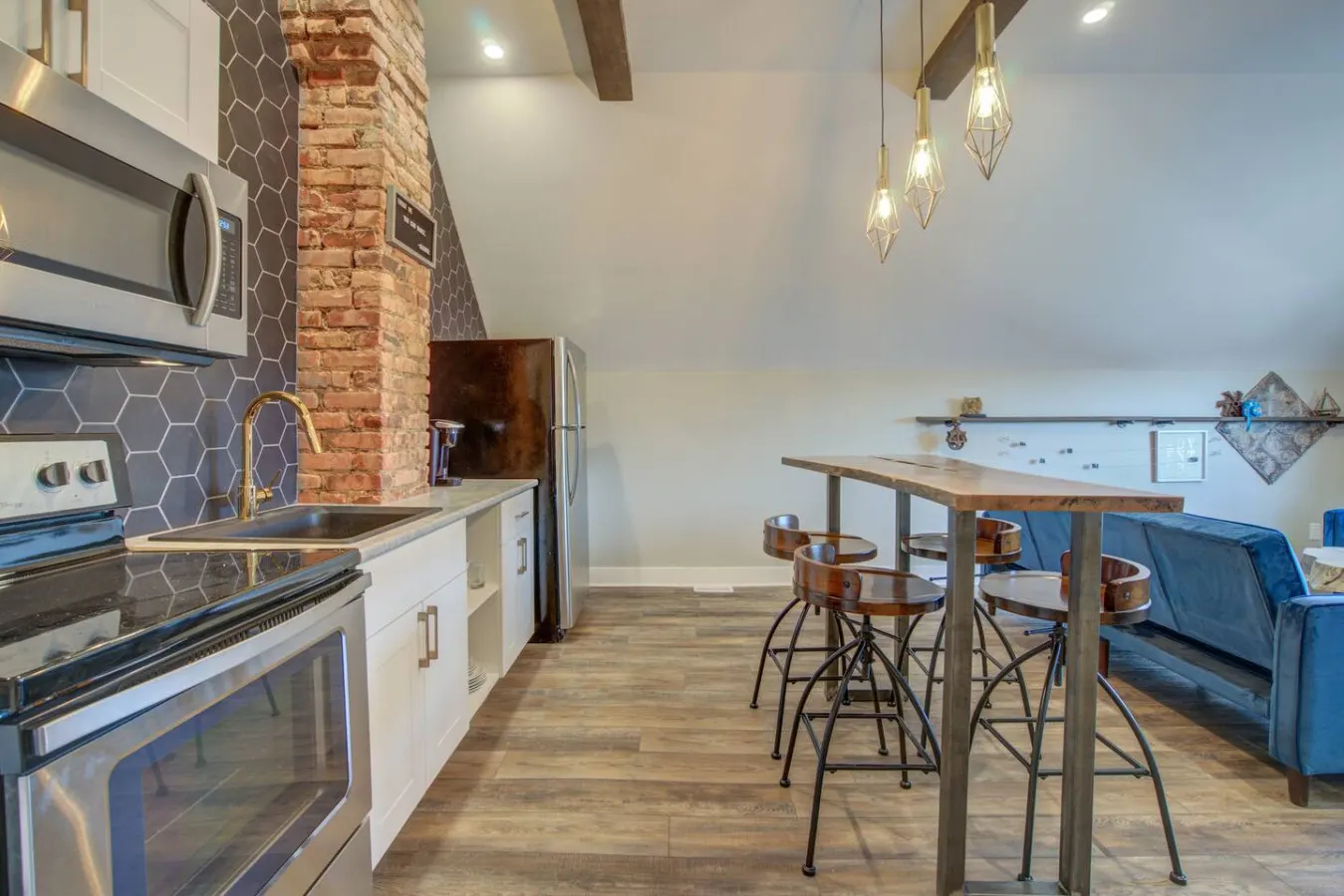 Niagara Falls Clean and Stylish Loft 10