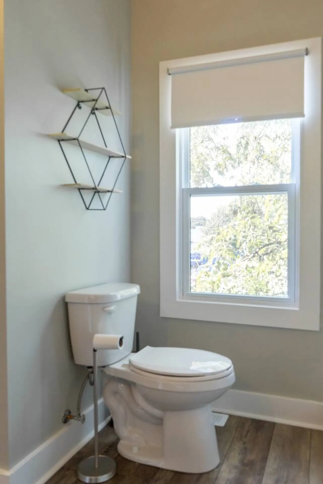 Niagara Falls Clean and Stylish Loft 16