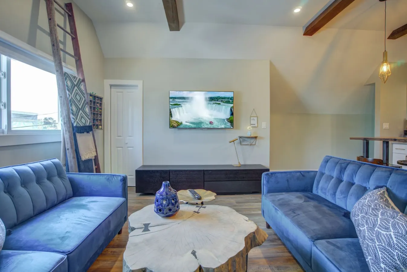 Niagara Falls Clean and Stylish Loft — photo 3