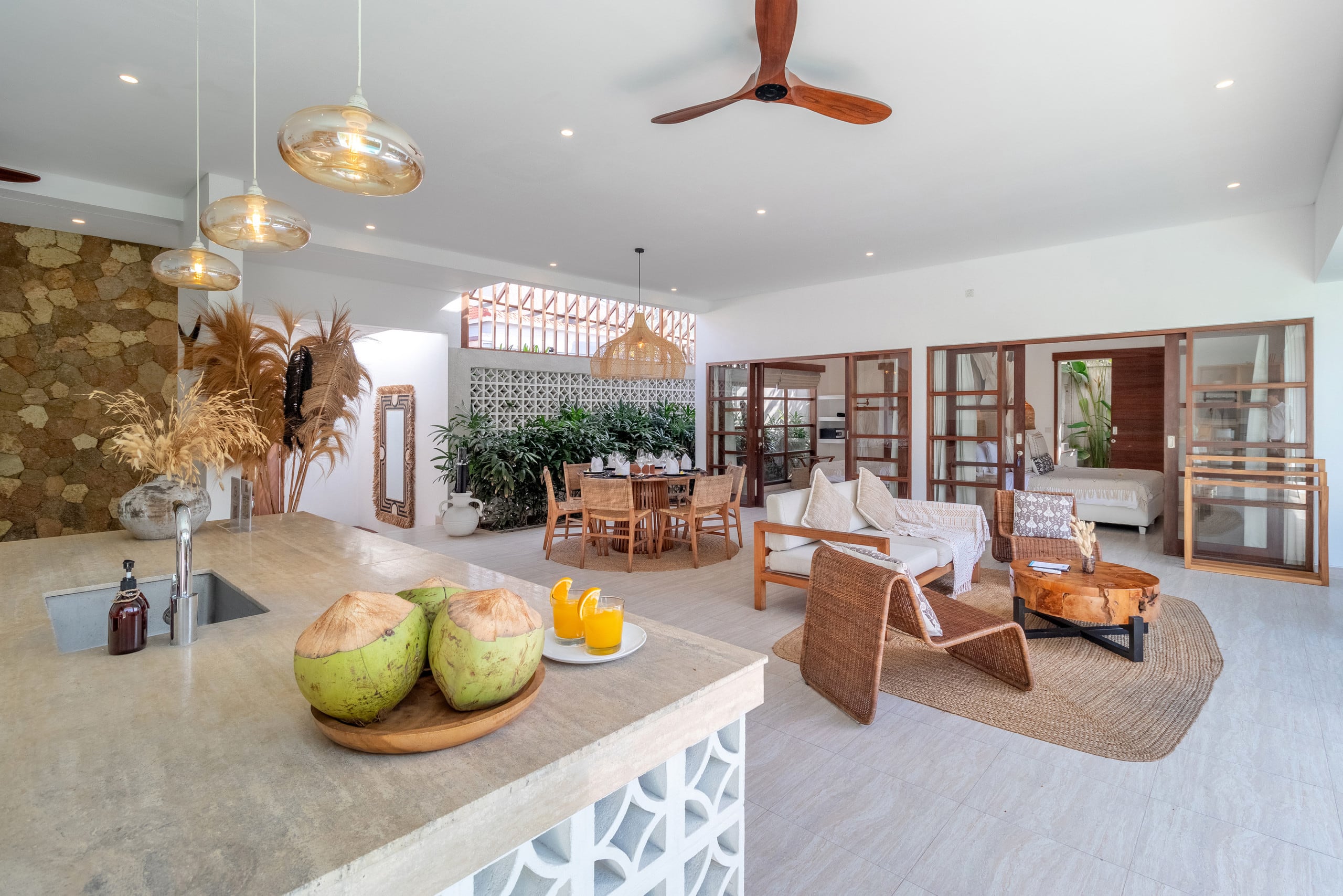 Villa Crusoe – Stylish 3BR Oasis in Berawa 20