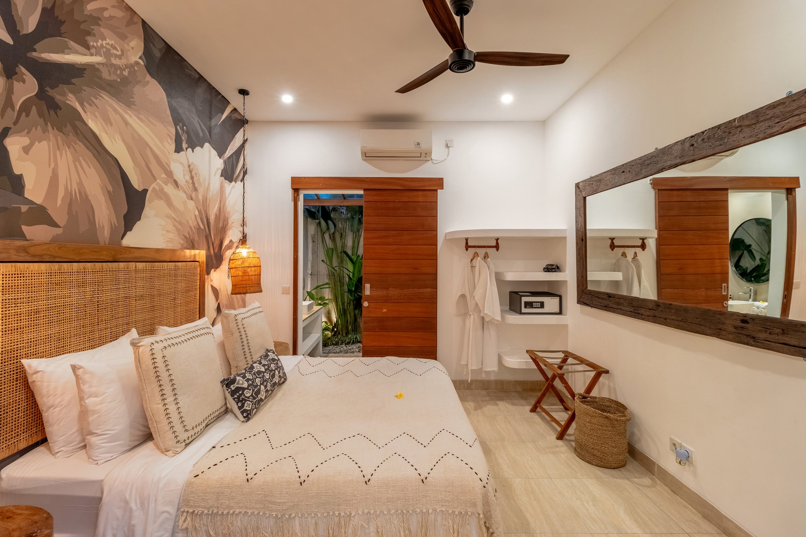 Villa Crusoe – Stylish 3BR Oasis in Berawa 38