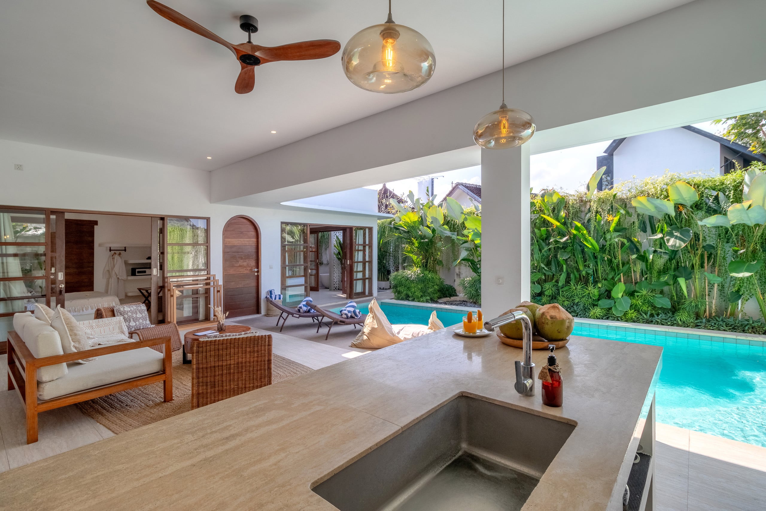Villa Crusoe – Stylish 3BR Oasis in Berawa 25