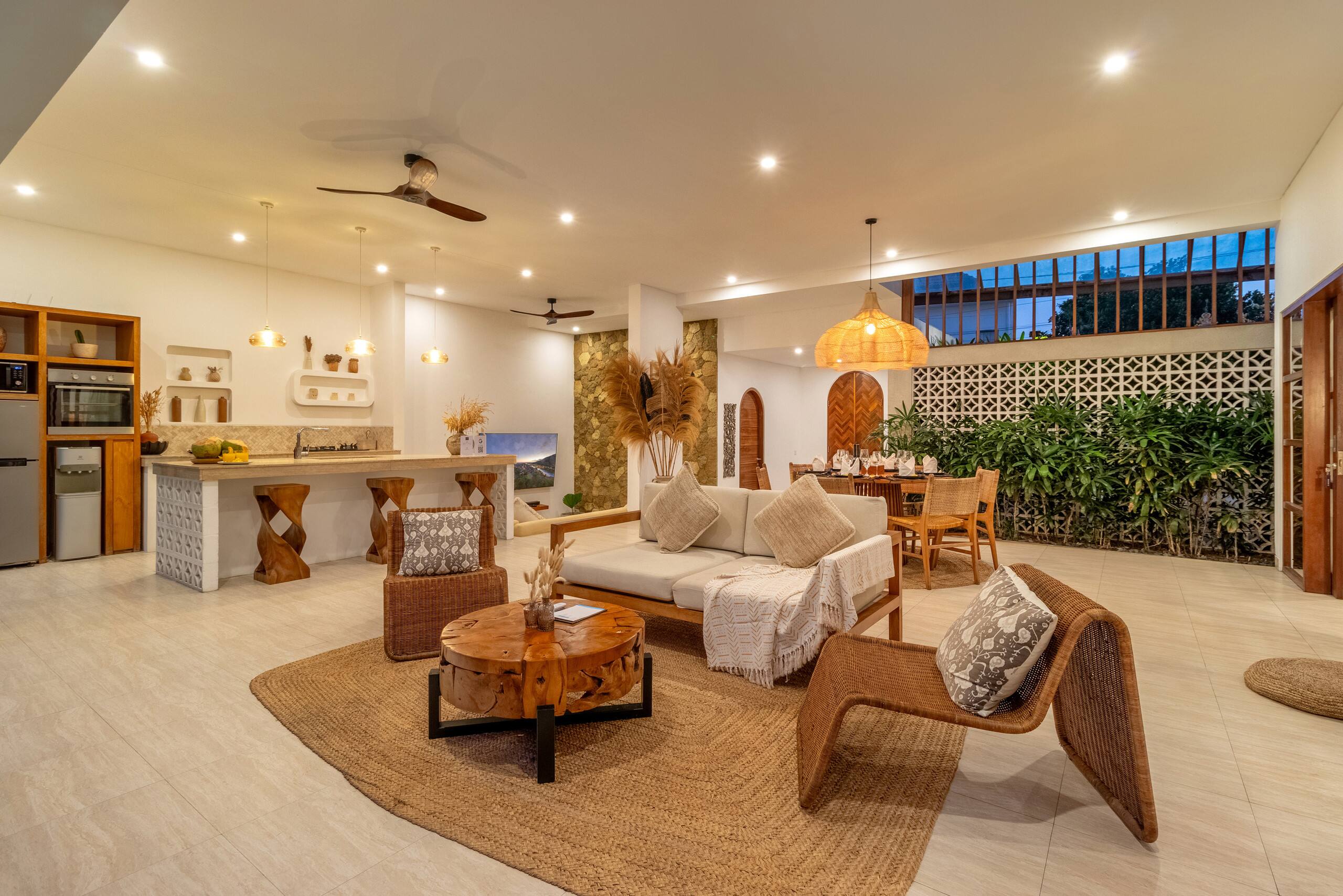 Villa Crusoe – Stylish 3BR Oasis in Berawa 27